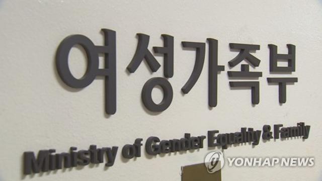 김현숙, 현역 여군 장교 만나 "수평적인 군문화 확산 노력"