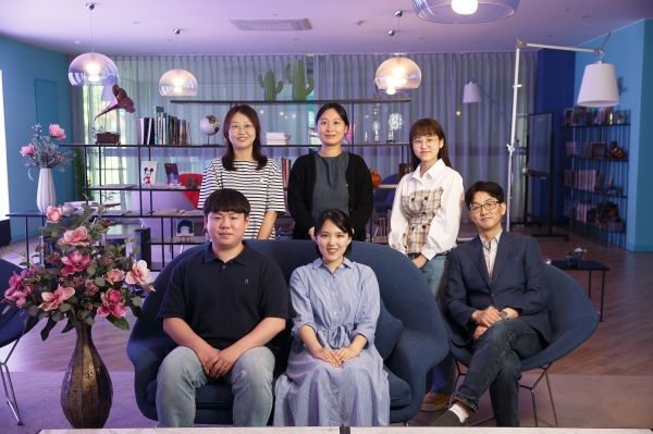 연구진 모습. 출처 : UNIST