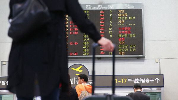 저비용항공사(LCC)가 여객편 지연율 상위권에 모두 이름을 올렸다. / 연합