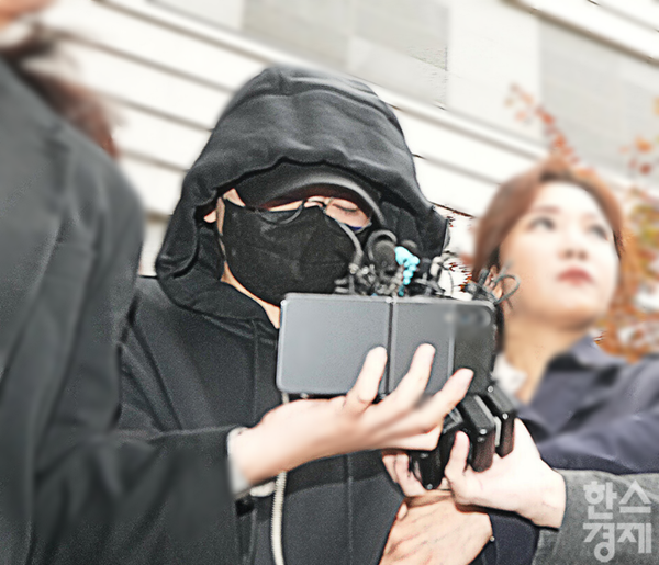 &nbsp;전청조 씨가 3일 구속 전 피의자 심문(영장실질심사)을 마친 후 서울 송파구 서울동부지방법원을 나서고 있다. /최대성 기자 dpdaesung@sporbiz.co.kr&nbsp;