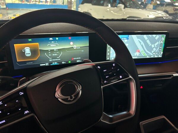 '토레스EVX'의 파노라마 디스플레이 / 김우정 기자