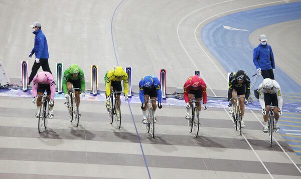 광명스피돔에서 출전한 선수들이 경주를 출발하고 있다. /국민체육진흥공단 제공