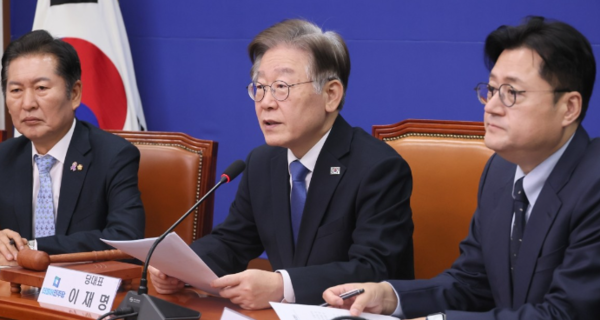 이재명(가운데) 더불어민주당 대표가 1일 국회에서 열린 최고위원회의에서 발언하고 있다./ 연합뉴스&nbsp;