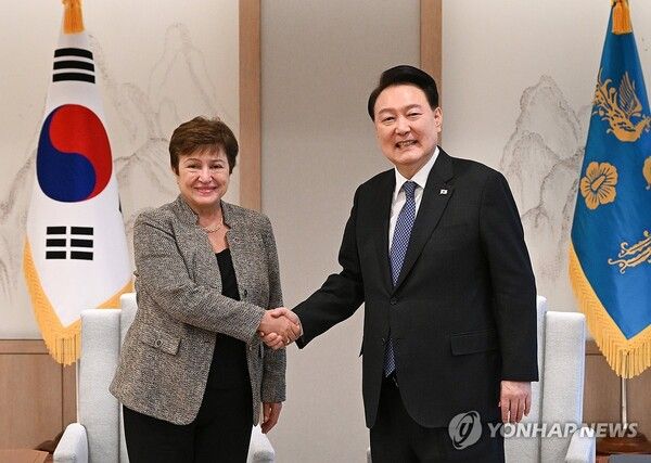 크리스탈리나 게오르기에바 국제통화기금(IMF) 총재가 내년 우리나라의 경제성장률을 2.2%로 전망하면서 좋은 복원력을 보여주고 있다고 평가했다. /연합뉴스