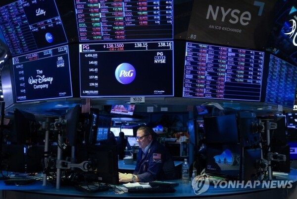 뉴욕증시가 미국 연방준비제도(Fed·연준)의 내년 금리 인하 기대 속에 혼조세를 보였다.&nbsp; /연합뉴스