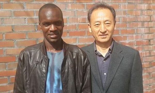 귀화 마라토너 오주한(왼쪽)과 고 오창석 감독. /연합뉴스