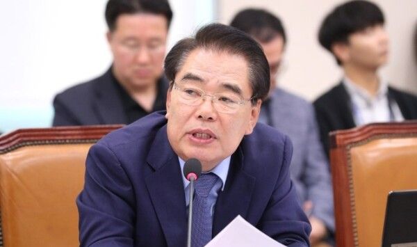 백재현 신임 국회 사무총장의 모습이다. /연합뉴스