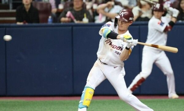 김준완이 적시타를 치고 있다. /연합뉴스