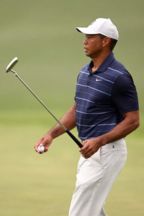 '골프 황제' 타이거 우즈는 마스터스 23회 연속 컷 통과 기록을 세워다. 그러나 대회 완주에는 실패했다. 부상으로 기권했다. /연합뉴스