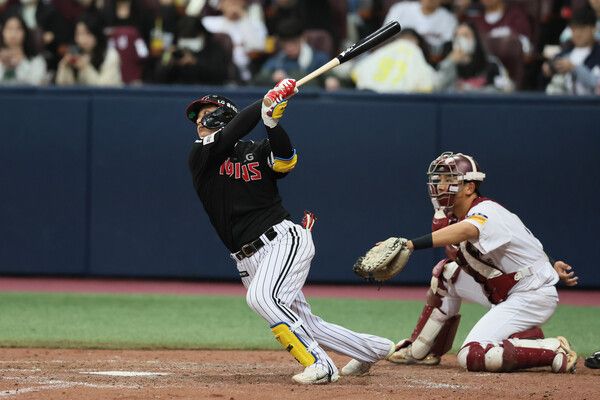 LG 트윈스 김주성(가운데). /구단 제공