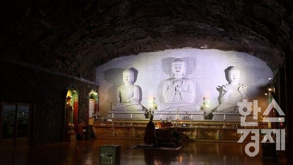 의령 일붕사 제1 동굴법당 내부 풍경 / 이수현 기자