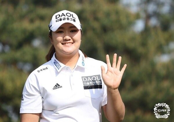 유해란이 환하게 웃고 있다. /KLPGA 제공