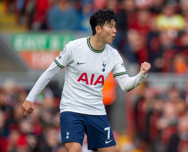 손흥민(31·토트넘 훗스퍼)이 1일 리버풀전에서 득점 후&nbsp;주먹을 쥐고 있다. / EPA 연합뉴스