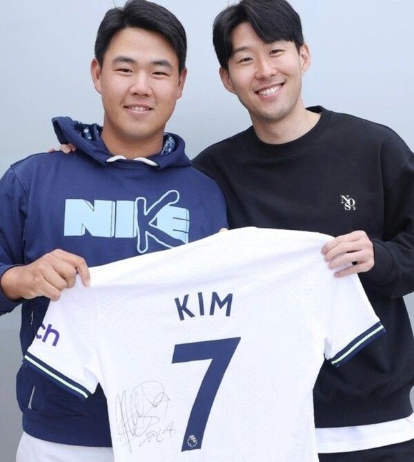 PGA 투어 김주형(왼쪽)과 EPL 토트넘 홋스퍼의 손흥민. /토트넘 SNS