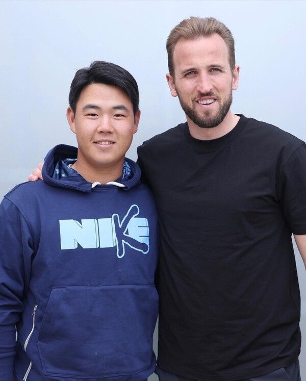 김주형(왼쪽)과 해리 케인. /토트넘 SNS