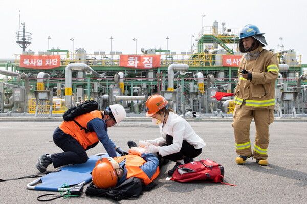 한국가스공사는 18일 인천기지본부에서 예고 없이 찾아오는 재난 상황에 대한 안전대응 역량을 강화하기 위해 ‘2023년 재난대응 안전한국훈련’을 실시했다. / 가스공사 제공&nbsp;