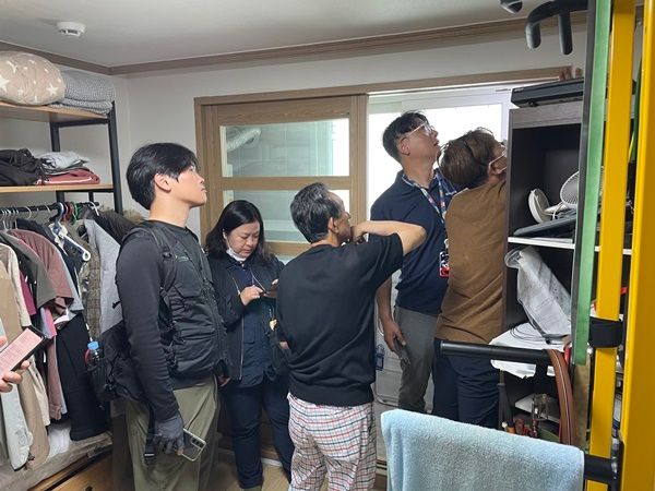 &nbsp;24일 진행된 외래&nbsp;흰개미&nbsp;범정부 합동 역학조사 / 연합뉴스