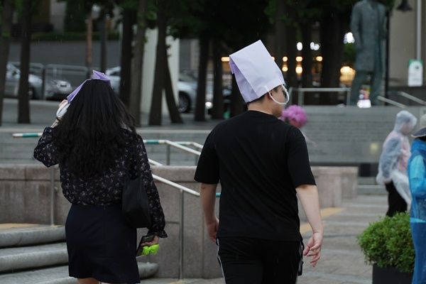 27일 전국은 대체로 흐리고 곳곳에 비가 내리겠다. / 연합뉴스