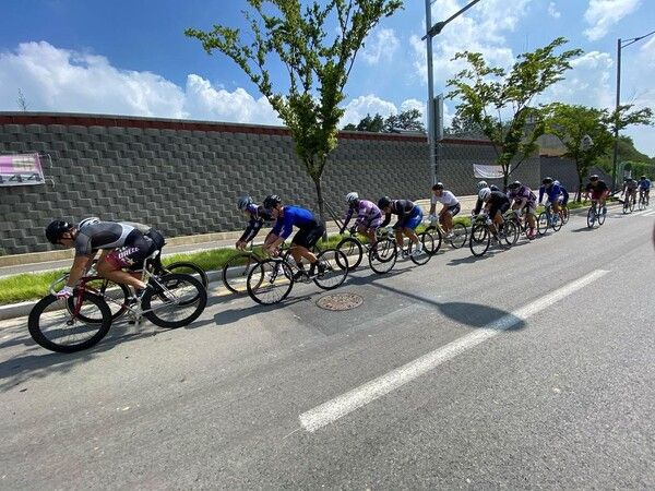 수성팀 선수들이 모여 도로훈련을 진행하고 있다. /국민체육진흥공단 제공