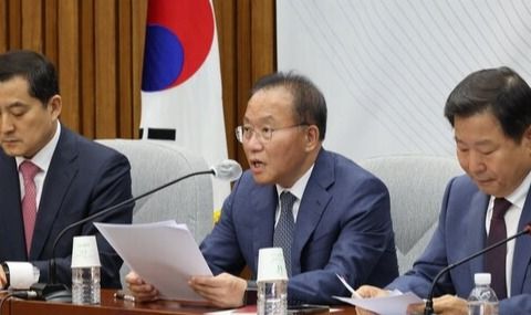 윤재옥 국민의힘 원내대표가 2일 오전 국회에서 원내대책회의를 하고 있다. /연합뉴스