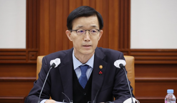 방문규 국무조정실장이 지난해 12월 29일 정부서울청사에서 열린 '비영리 민간단체 보조금 투명성 강화계획' 후속 조치를 위한 중앙행정기관 감사관회의를 주재하고 있다./ 연합뉴스