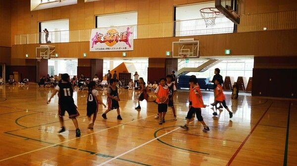 서울일본인학교 슈터스팀과 한기범농구교실 친선 경기 모습. /한기범나눔재단 제공