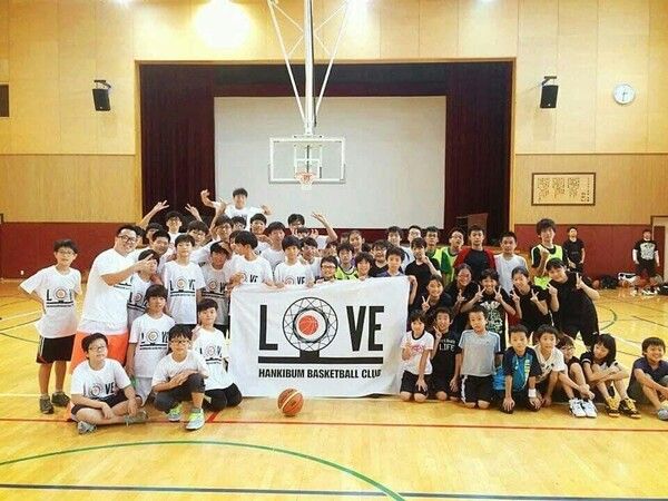 서울일본인학교 슈터스팀과 한기범농구교실 친선 경기 현장. /한기범나눔재단 제공