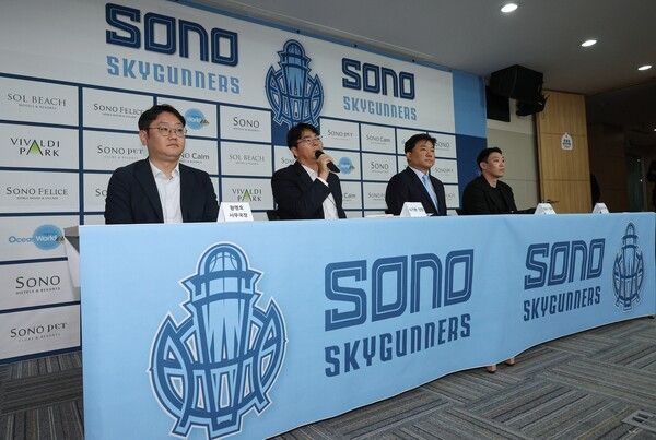 21일 오전 서울 강남구 KBL 센터에서 열린 소노 스카이거너스 창단 기자회견에서 이기완 단장이 발언하고 있다. 이날 KBL은 앞서 열린 제29기 제1차 임시총회 및 이사회에서 소노의 KBL 신규 회원 가입을 승인했다. /연합뉴스