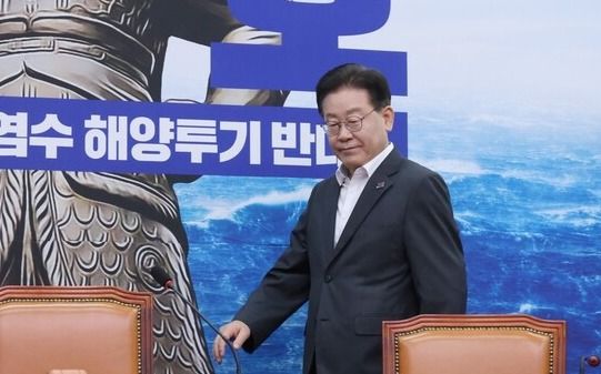 이재명 더불어민주당 대표가 지난 21일 오전 서울 여의도 국회에서 열린 최고위원회의에 참석하고 있다. /연합뉴스