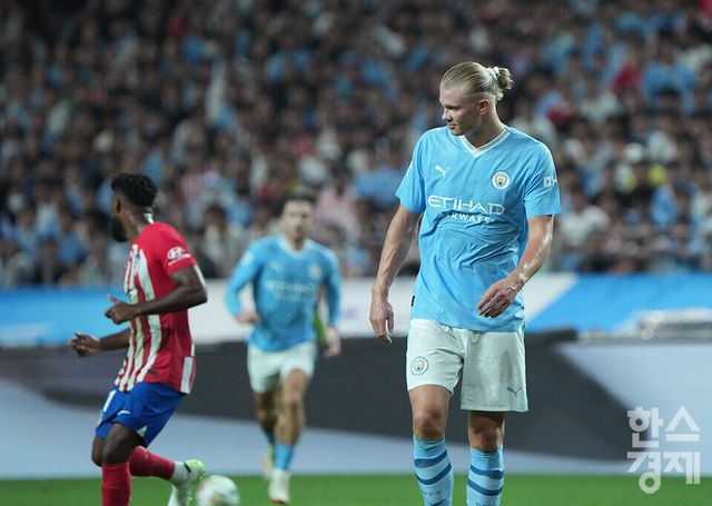 엘링 홀란(오른쪽). /최대성 기자