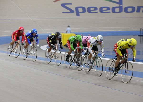 특선급 선수들이 광명스피돔에서 경주를 펼치고 있다. /국민체육진흥공단 제공