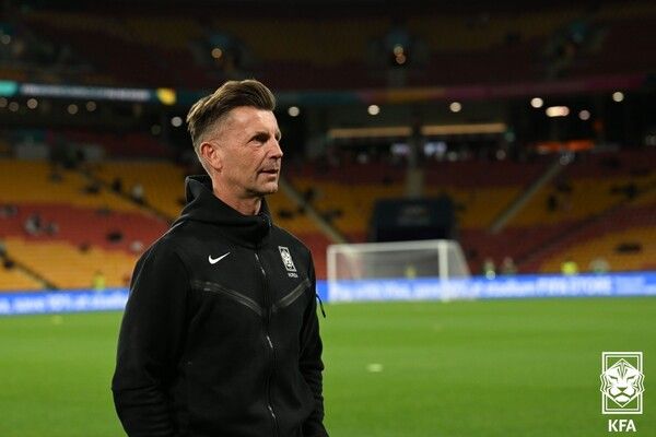 콜린 벨 여자축구 대표팀 감독. /KFA 제공