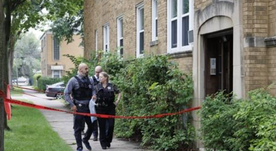 시카고 포티지파크의 아파트 건물 입구 / 연합뉴스