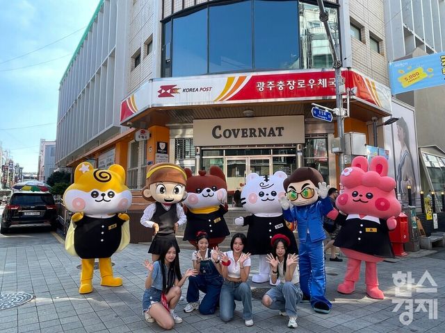 광주충장로우체국 앞에서 충장축제를 홍보하고 있는 모습. /강상헌 기자