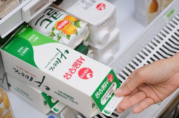 서울 시내 한 편의점에서 판매 중인 서울우유./연합뉴스.