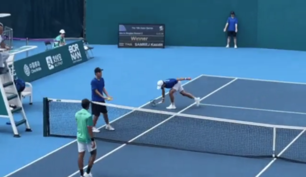 라켓을 부러뜨리는 권순우. /트위터 캡처