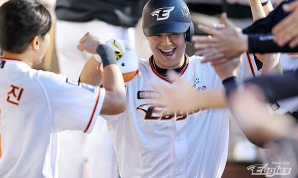 한화 노시환(가운데). /한화 제공