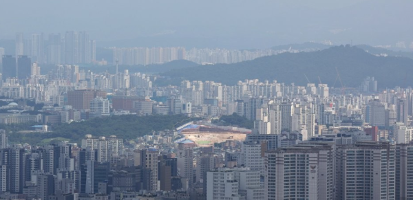 서울 남산에서 바라본 전경./ 연합뉴스&nbsp;