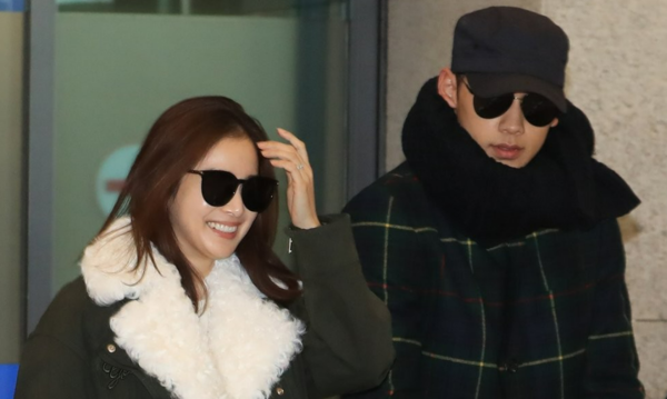 배우 김태희(왼)와 가수 겸 배우 비(본명 정지훈). / 연합뉴스&nbsp;&nbsp;