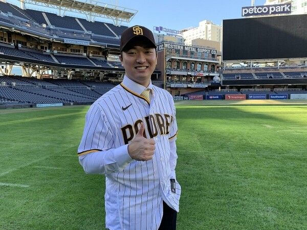 샌디에이고 파드리스 펫코파크에서 포즈를 취하는 고우석. /리코스포츠에이전시 제공