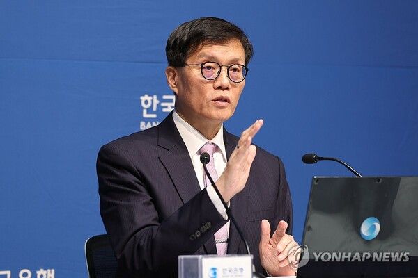 11일 오전 금통위 이후 기자회견에서 발언하는 이창용 한국은행 총재. / 연합뉴스.