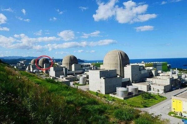 원자력안전위원회는 경북 울진 한울원전 4호기가 19일 오전 7시 17분 계획예방정비 중 원자로를 냉각하고 감압하는 과정에서 안전주입계통이 작동했다는 보고를 한국수력원자력으로부터 받았다고 밝혔다. / 연합뉴스