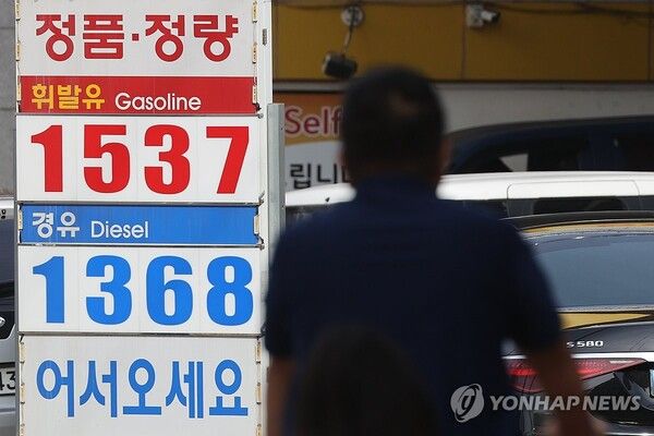 이번 주 국내 주유소의 휘발유와 경유 가격이 12주 만에 동반 상승세를 보였다.