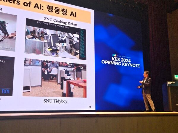 정병탁 서울대학교 AI 연구원장이 '인공지능 뉴 프론티어'를 주제로 강연하고 있다.&nbsp;