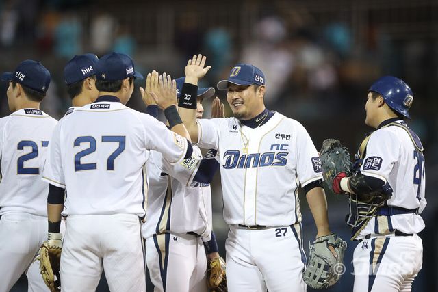 2013년부터 2017년까지 NC 다이노스에서 활약한 바 있는 이호준 신임 감독. /NC 제공