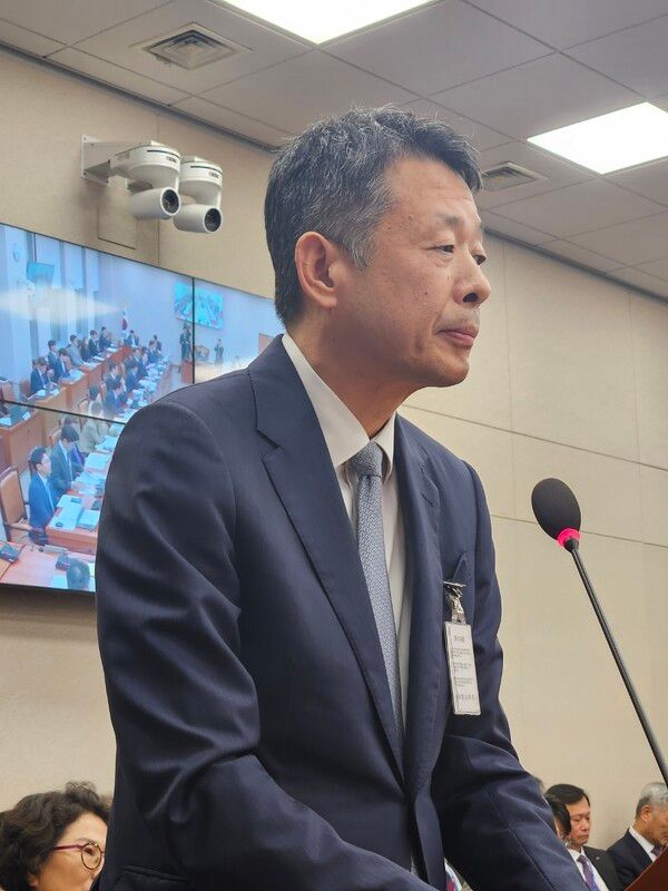 국회 산자중기위 국감에 출석, 답변하고 있는 김광일 MBK파트너스 부회장.