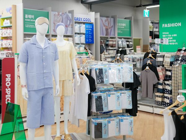 다이소 홈플러스상봉점 의류용품 코너 / 아성다이소 제공