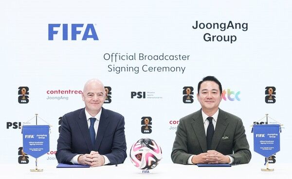 잔니 인판티노 FIFA 회장, 홍정도 중앙그룹 부회장. /중앙홀딩스 제공