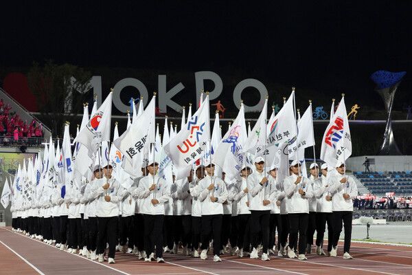 지난해 전남 목포시 목포종합경기장에서 열린 제104회 전국체육대회 개회식에서 선수단이 입장하고 있는 모습. /연합뉴스