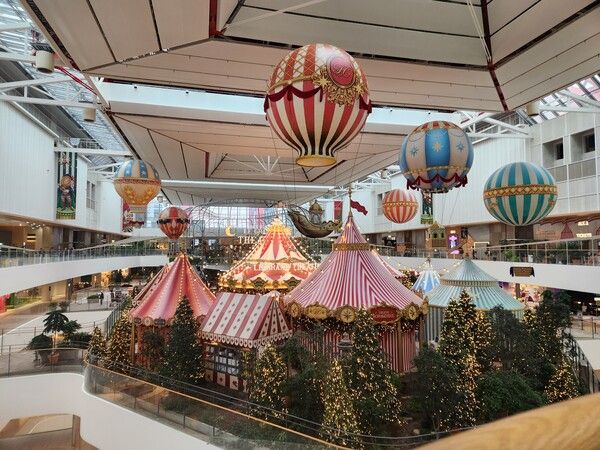 더현대 서울 크리스마스 '움직이는 대극장' / 사진=이수민 기자&nbsp;